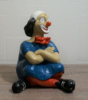 14116.B   Clown, verschränkte Arme, Haare bräunlich   1987