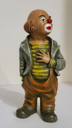 2604.80.b   Clown, Hand auf der Brust, hellrote Hose, orange Haare   vor 1986