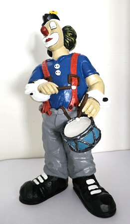 35134-1.C   Trommler mit blauem Hemd, grauer Hose   1987
