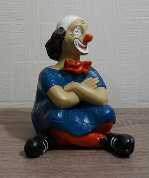 35141-1.A   Clown mit verschränkten Armen, dkl.-blau   1987